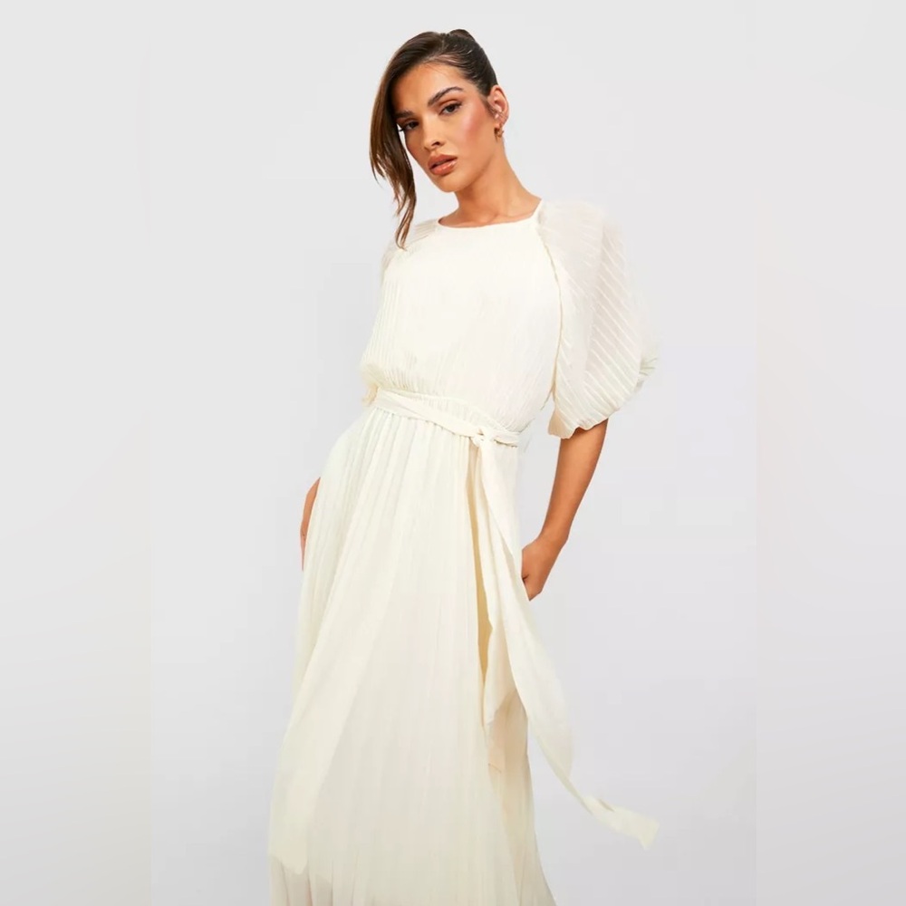 Elegant Cream Maxi Dress - Picture 3 of 12
